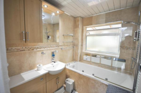 Modern 2 Bed Apartment